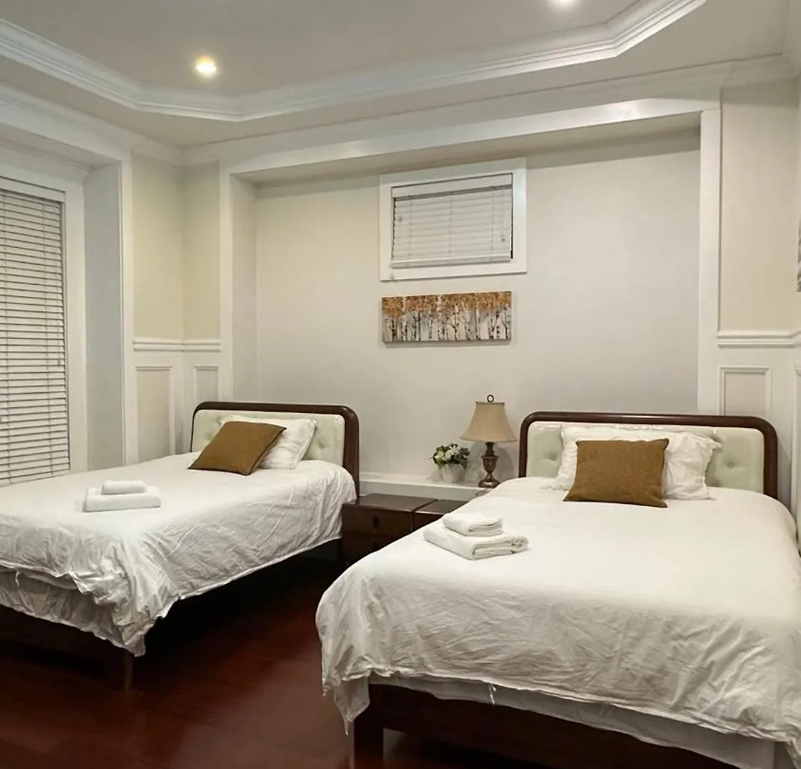 Luxurious Getaway In Vancouver-Private Room With Attached Bathroom Canada
