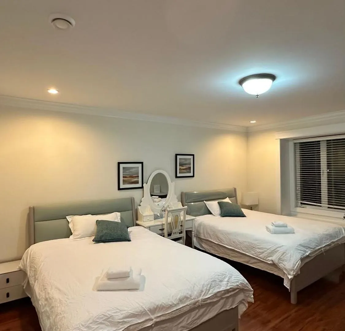 Guest house Luxurious Getaway In Vancouver-Private Room With Attached Bathroom
