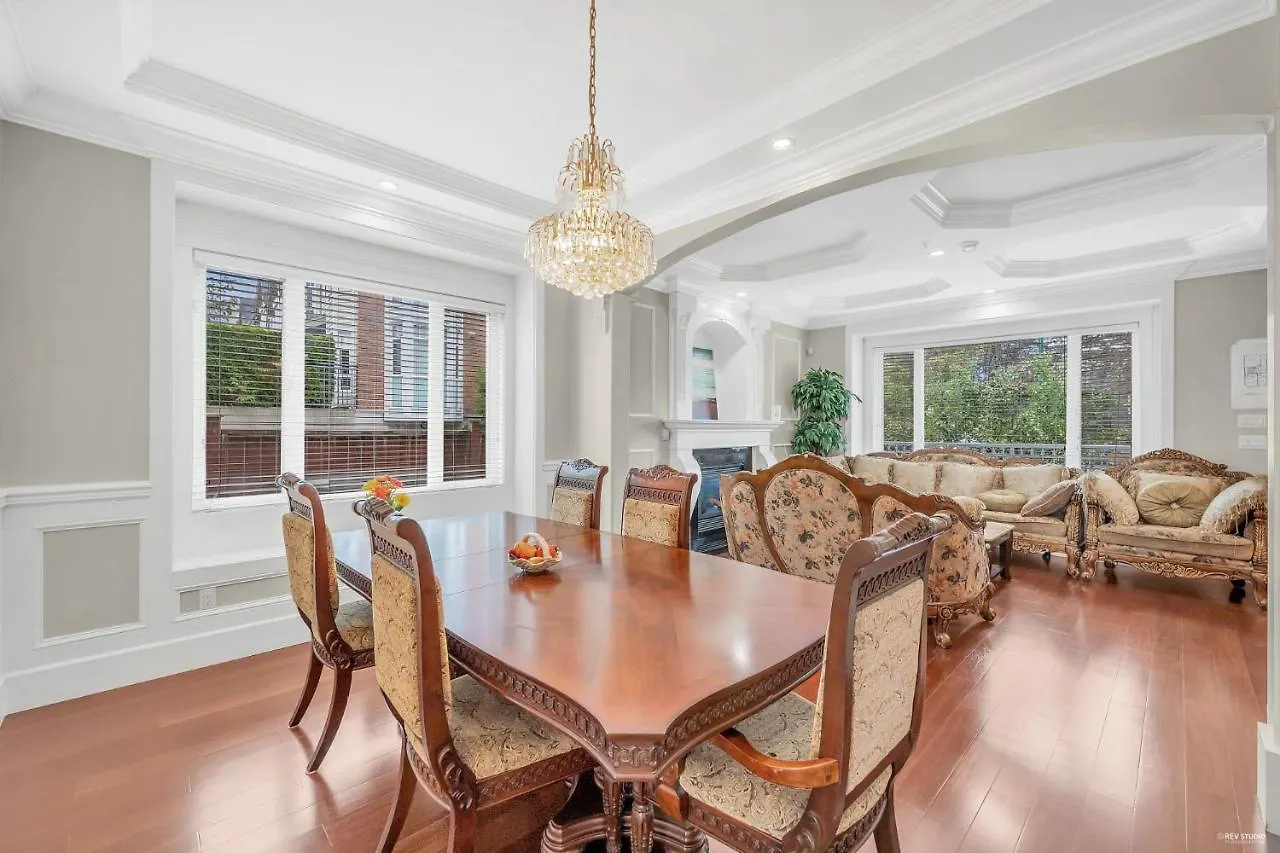 Luxurious Getaway In Vancouver-Private Room With Attached Bathroom location